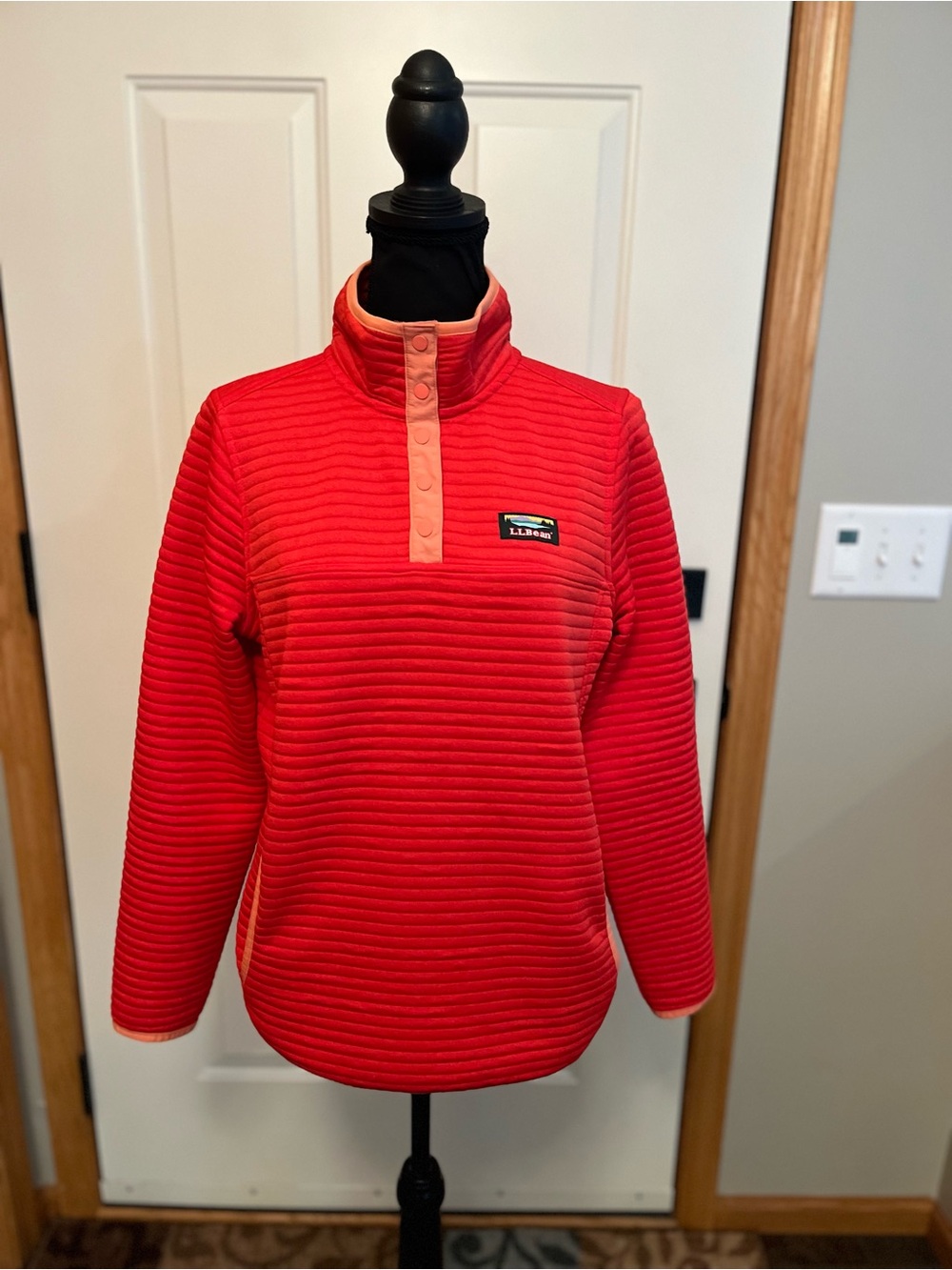 Women’s L.L. Bean bright coral red Airlight quilted knit pullover. Size small